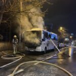 İstanbul-Kadıköy'de park halindeki midibüste çıkan yangın söndürüldü 3 istanbul kadikoyde park halindeki midibuste cikan yangin sonduruldu fddd83e97a65