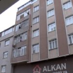 istanbul sultangazide beton pompasinin borusu patladi 2 apartman ve 3 arac betonla kaplandi 7dfefc5955e0