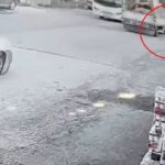 kamyonetin kasasinin acilan kapagi yayaya carpti 83a78ae4d93e