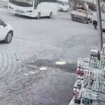 kamyonetin kasasinin acilan kapagi yayaya carpti a640db8747e9