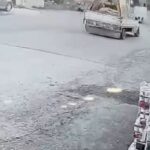 kamyonetin kasasinin acilan kapagi yayaya carpti dd45736b988c