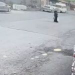 kamyonetin kasasinin acilan kapagi yayaya carpti dfedba1ec487