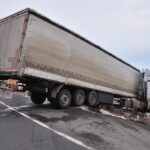 kars ardahan kara yolunda tir kazasi 19514d80e44b