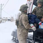 karsta hasta cocuklar paletli aracla saglik ekiplerine ulastirildi 11464a2dc1fc