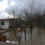 kusadasinda saganak etkili oldu evlerin bahceleri ve tarim arazileri su altinda kaldi 5353a8c39682