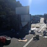 minibusle carpisan kamyonetin surucusu ile oglu oldu 0037ee4a9de9