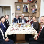 musavat dervisoglu sehit uzman cavus dolapcinin ailesiyle iftar yapti f38c19852e1a