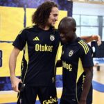 N'Golo Kante, Fenerbahçe'de ilk antrenmanını yaptı 2 ngolo kante fenerbahcede ilk antrenmanini yapti a7a0fc7f5e18