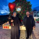 oto kurtarici uzerine yerlestirdigi dev buketle evlilik teklifi etti 3e462cf061f3