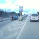 Otomobilin bariyere çarptığı kaza anı kamerada 2 otomobilin bariyere carptigi kaza ani kamerada bb2277cceedb