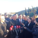 Özgür Özel, deprem şehitliğini ziyaret etti (3) 1 ozgur ozel deprem sehitligini ziyaret etti 3 6553989550ca