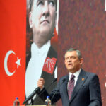 ozgur ozel kahramanmarasta depremde olenlerin mezarlarini ziyaret etti 2 9563df4747fd