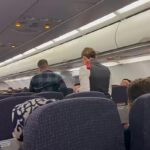 rahatsizlandigini soyleyip ucaktan inen yolcu diger yolculardan helallik istedi 93c6da47d17f