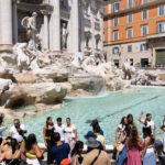 romanin tarihi trevi cesmesinde turistler icin ucretli donem basladi 3b57817f3b8f
