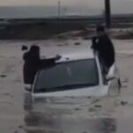 saganak sonrasi olusan golette mahsur kalan 2 kisi kurtarildi d8b143891438