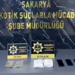 Sakarya’da otomobilde 1 kilo kokain ele geçirildi; 2 tutuklama 4 sakaryada otomobilde 1 kilo kokain ele gecirildi 2 tutuklama dd15b65c7ea8