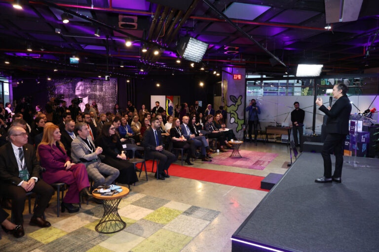 Sanofi’nin PharmUp Platformu buluşmasını Fark Labs iş birliğiyle gerçekleştirdi