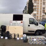 surucusunun dur ihtarina uymadigi minibuste 27 kacak gocmen yakalandi 413b4c059bc4