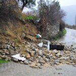 uzerine istinat duvari coken kamyonetinde hayatini kaybetti 2d23611bb4a1