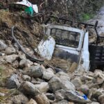 uzerine istinat duvari coken kamyonetinde hayatini kaybetti 5c744bb9ca99