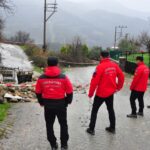 uzerine istinat duvari coken kamyonetinde hayatini kaybetti 87e0ca8954e5