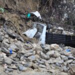 uzerine istinat duvari coken kamyonetinde hayatini kaybetti a5264433516b