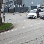 yarali motosiklet surucusune yardim etmek yerine otomobilindeki hasara bakti 482c9a4b3120