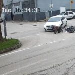 yarali motosiklet surucusune yardim etmek yerine otomobilindeki hasara bakti 608d11bd70d1