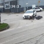 yarali motosiklet surucusune yardim etmek yerine otomobilindeki hasara bakti 933a588116dd