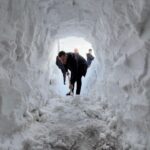 yuksekovada esnaf dukkaninin onune kardan tunel acti b0f07528adb2