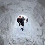 yuksekovada esnaf dukkaninin onune kardan tunel acti e7450aef6885