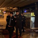 15 yasindaki cocuk hirsizlik yaptigi kafede yakalandi o anlar kamerada 9c31f93e9452