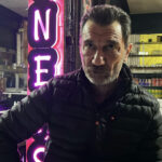 15 yasindaki cocuk hirsizlik yaptigi kafede yakalandi o anlar kamerada a272d9a9eac4