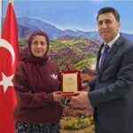 15 yıldır köydeki öğrencileri okullarına ulaştıran şoför Hanım: Kadınların yapmayacağı şey yoktur 6 15 yildir koydeki ogrencileri okullarina ulastiran sofor hanim kadinlarin yapmayacagi sey yoktur 2ee958826fd0