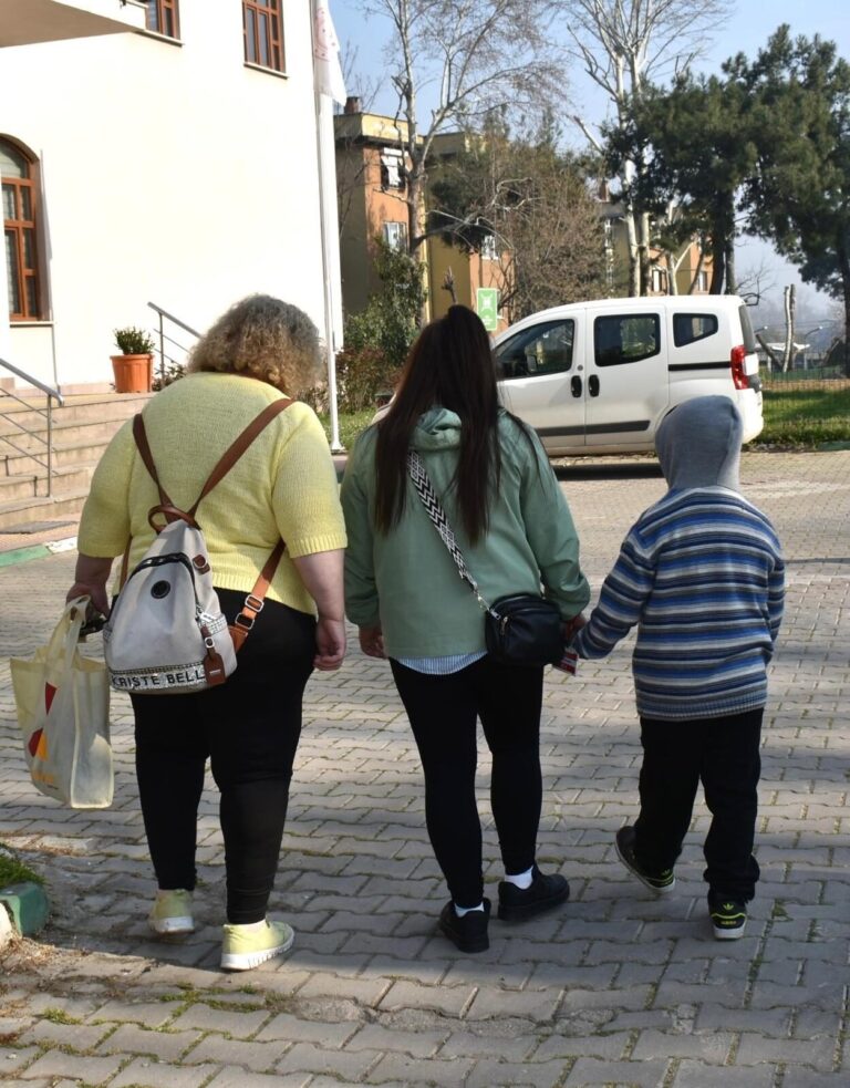 7 yıl sonra annesiyle yeniden tanışan ve ilk kez ‘anne’ diyen Nazar: Rebecca kötü değil, iyiymiş (2)