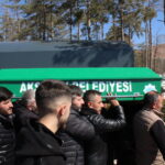 akrani tarafindan oldurulen mustafa topraga verildi c60f012ac885