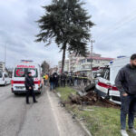 ambulans ile kamyon carpisti 1 olu 3 yarali 8a9de075bb04