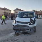 ankarada otomobil ile minibus carpisti 3 yarali 64fb42cbe8a3