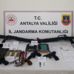 Antalya merkezli 3 ilde 'tefecilik' yapan ve 'suç gelirlerini aklayanlara’ operasyon; 22 gözaltı (2) 1 antalya merkezli 3 ilde tefecilik yapan ve suc gelirlerini aklayanlara operasyon 22 gozalti 2 24fe0ac2aa73