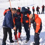 arama kurtarma teknisyenlerine life beep cihaziyla arama kurtarma egitimi 41dbb9b1fcd8