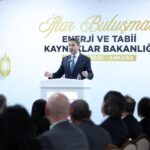 bakan bayraktar bakanlik calisanlariyla iftarda bir araya geldi 676769df5f9c