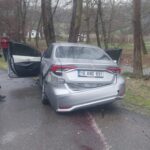 bariyerleri asan otomobil alt yola dustu 1i bebek 4 yarali c08186d75a43