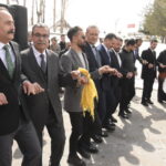 bitliste nevruz programinda protokol uyeleri demir dovdu atesten atladi bb8106ebc5e4