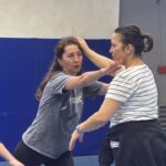 bodrumda pilates icin gelen kadinlara savunma egitimi 23b8a821f3e2