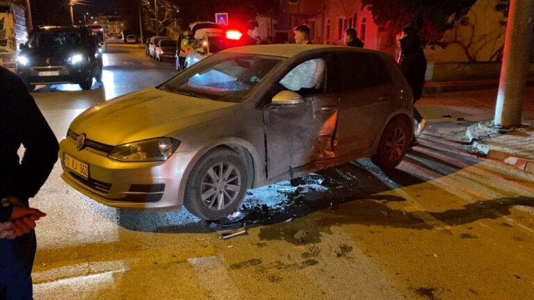 Bursa’da 3 aracın karıştığı zincirleme kaza: 5 yaralı