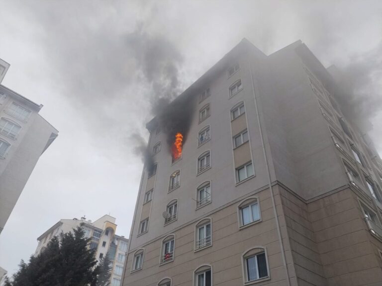 Bursa’da 8 katlı binada yangın; 1 daire kullanılamaz hale geldi