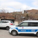 cami kirilarak girilen evde olu bulundu 49880375df1b
