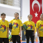 Dördüzler basketbol kursunda aynı parkeyi paylaşıyor 4 dorduzler basketbol kursunda ayni parkeyi paylasiyor 0eae467a8cfe