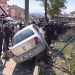 El freni çekilmeyen otomobil, dede ve torunlarını ezdi: 1 ölü, 2 ağır yaralı 2 el freni cekilmeyen otomobil dede ve torunlarini ezdi 1 olu 2 agir yarali 38bb262174f8