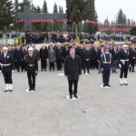 elif hic gormedigi sehit dayisinin fotografini opup defalarca oksadi 393d78e755a6